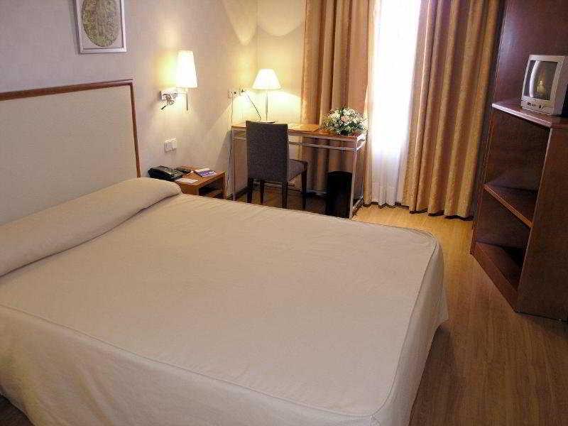 Th Boadilla Ξενοδοχείο Boadilla del Monte Δωμάτιο φωτογραφία